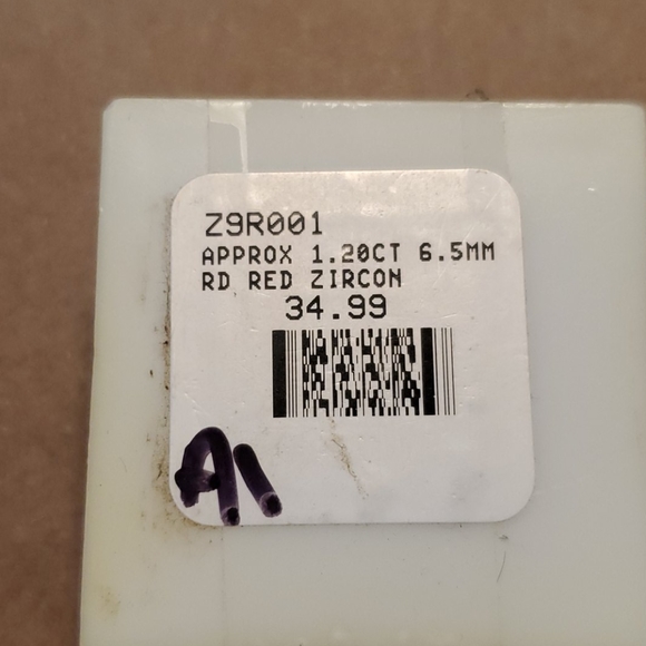 Red Zircon - Lab - Picture 3 of 3